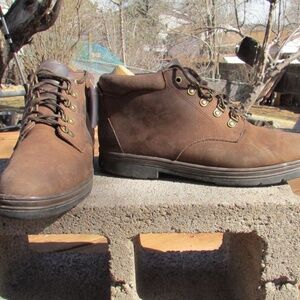 Bass brown leather lace-up ankle boots.